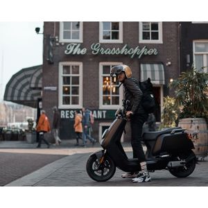 NIU NQi Sport X Standard Range 45km/h Mattsvart